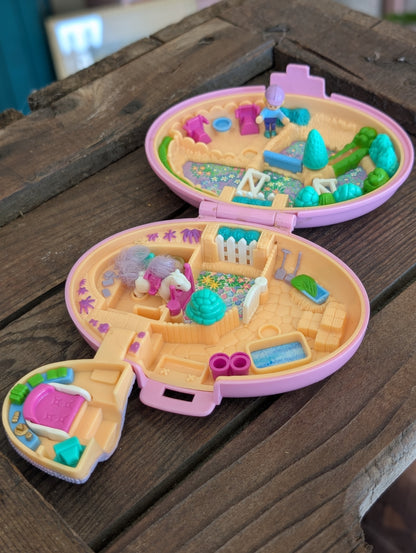 Polly Pocket Shetland Stable