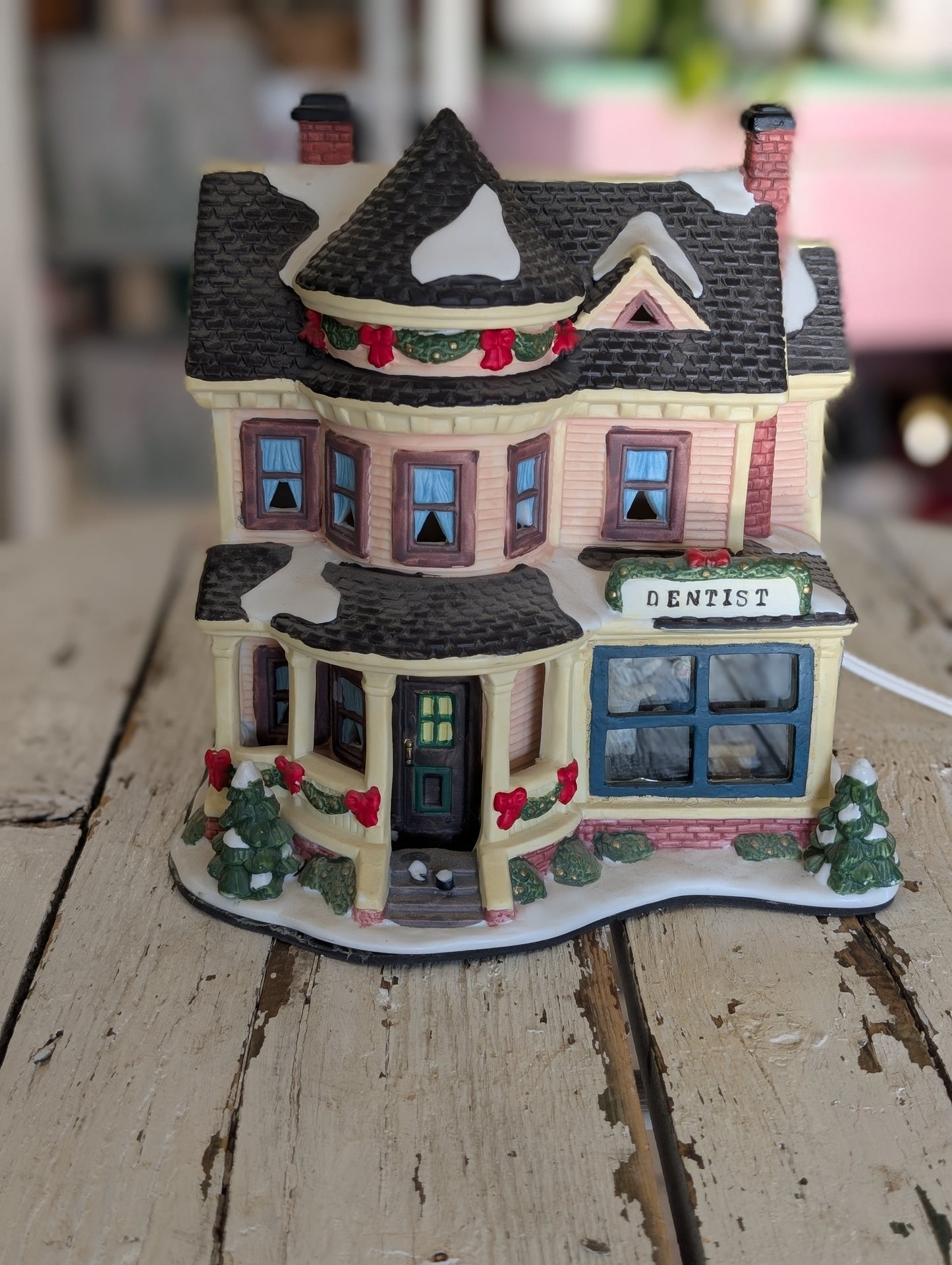 Ceramic light up house - Dentist