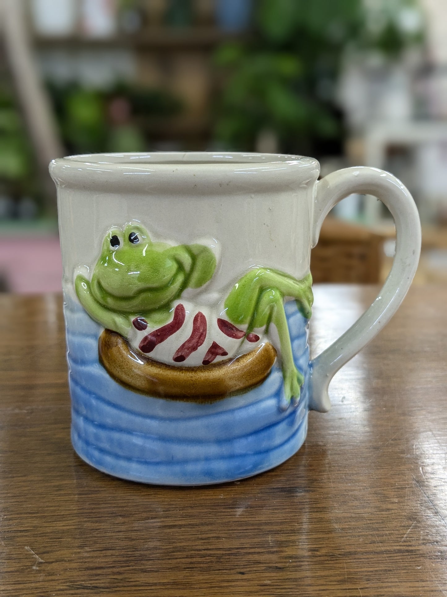 Frog on cup