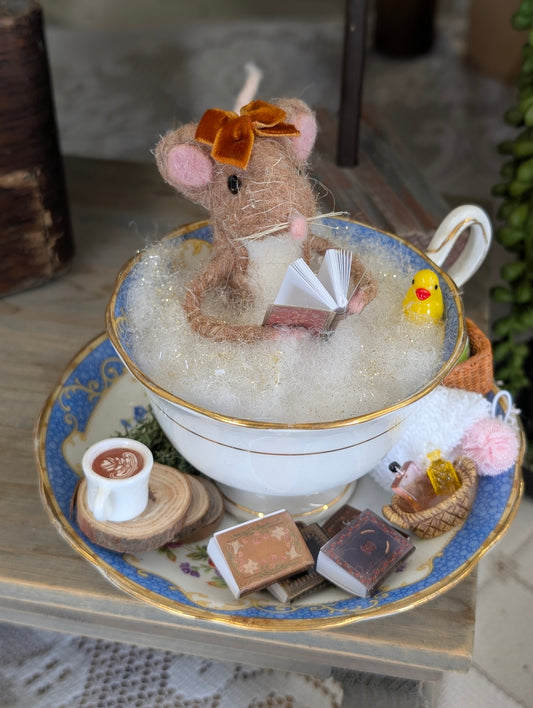 Teacup mouse Willow