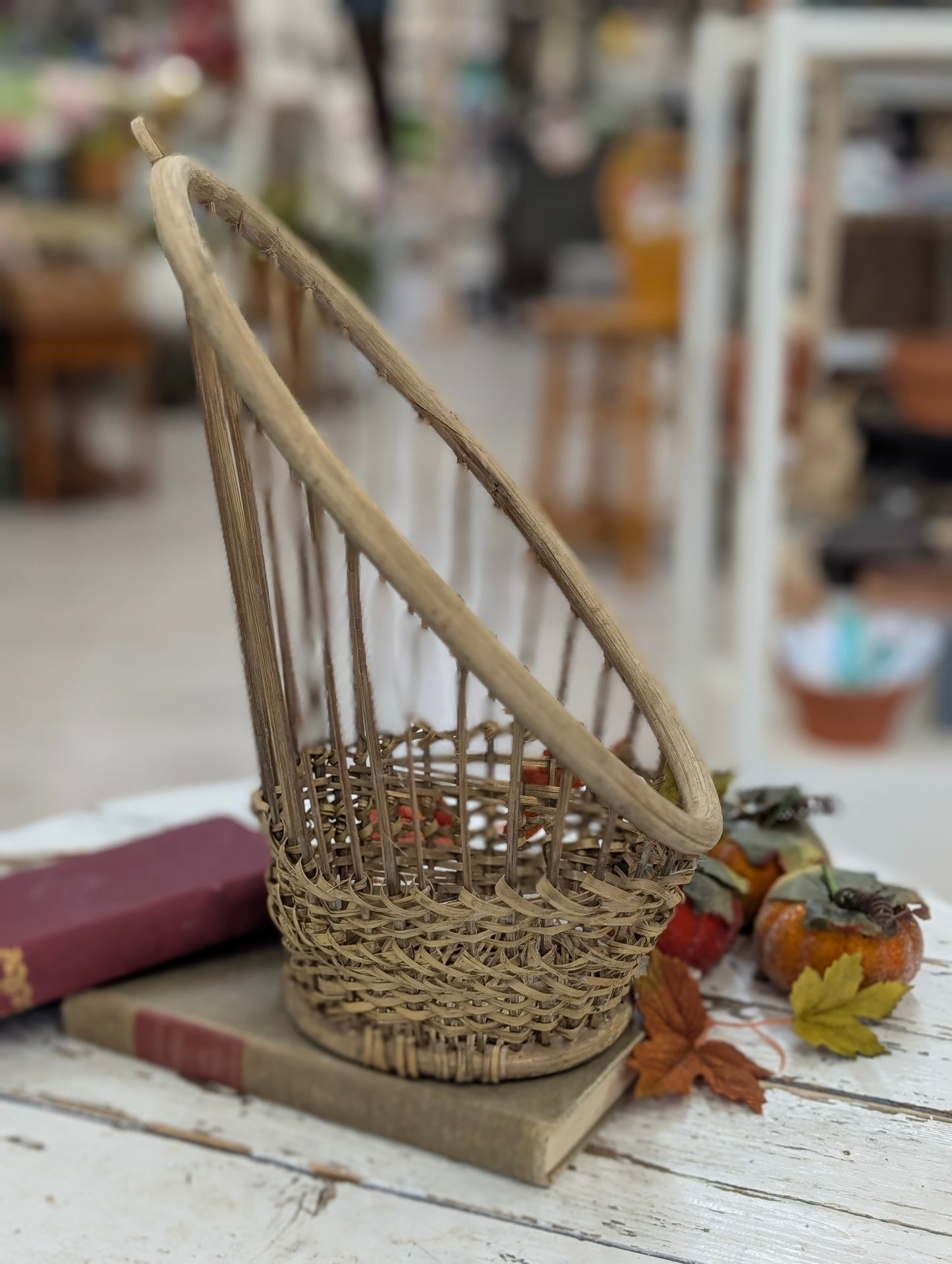 Wall basket