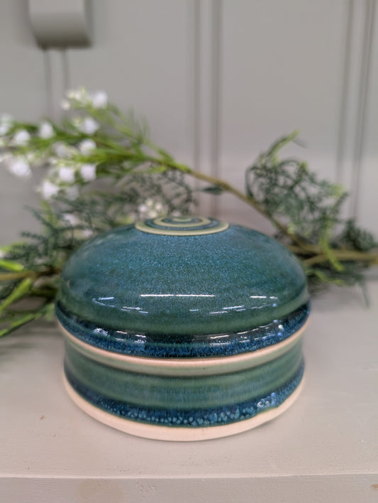 Pottery container