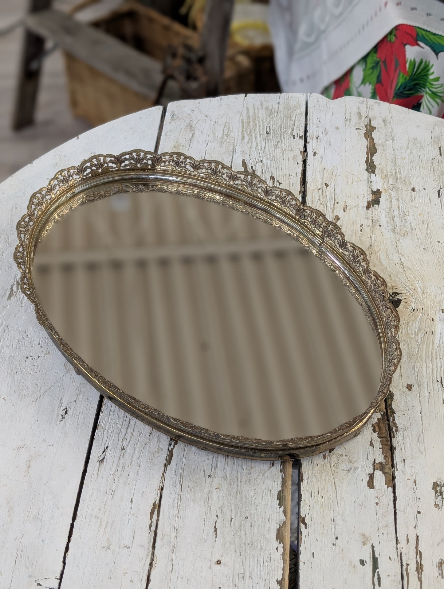 Oval mirror tray