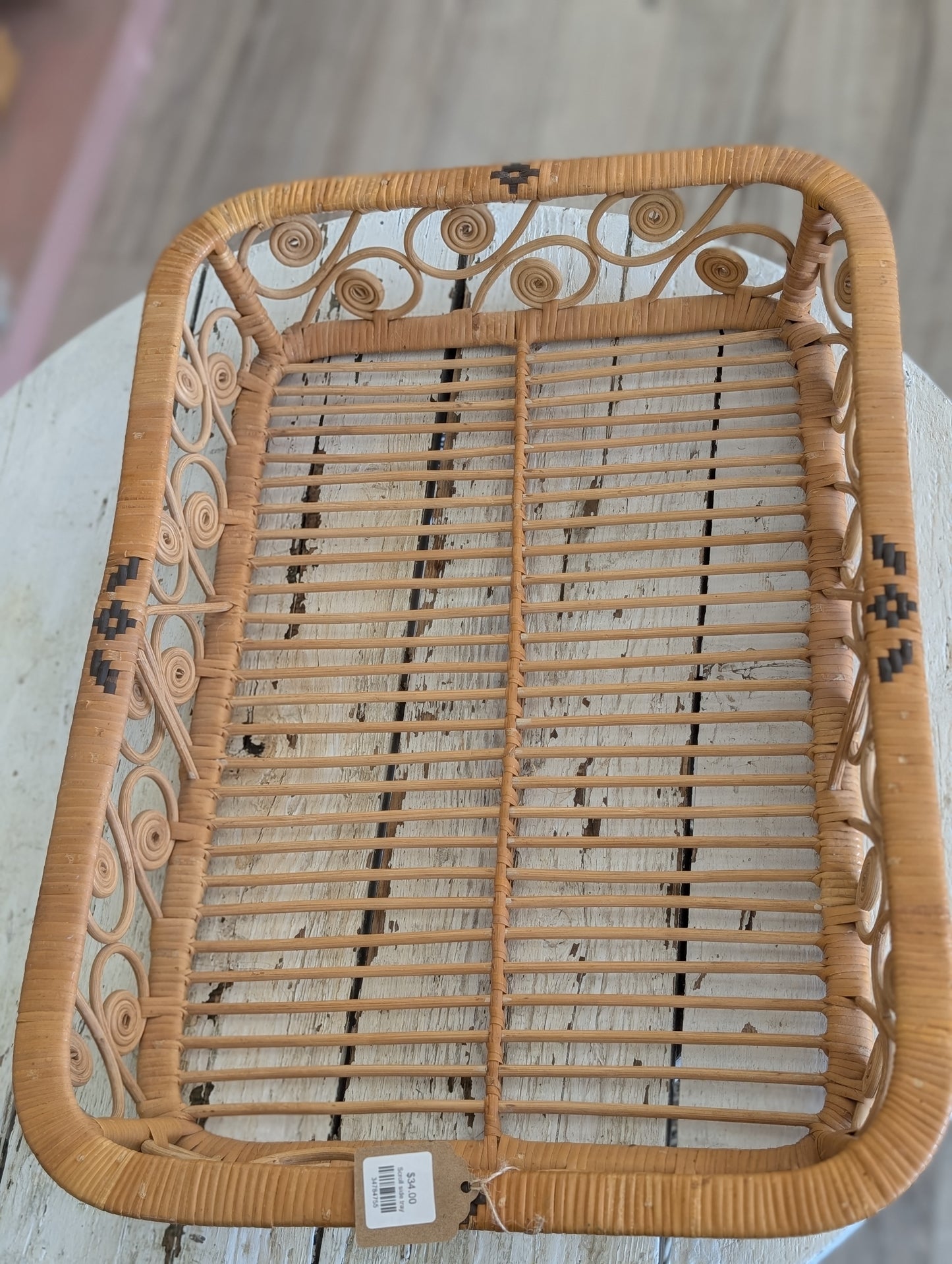 Scroll side tray