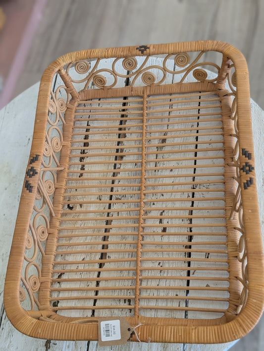 Scroll side tray