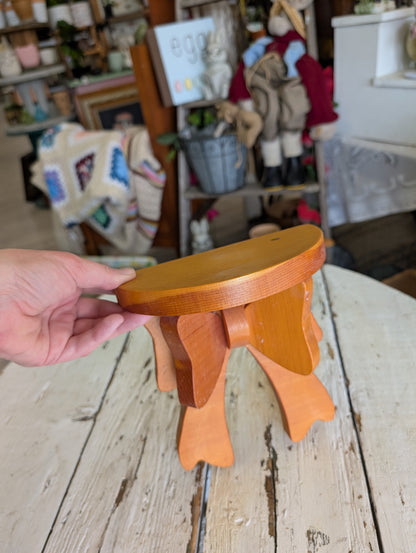 Wooden bow shelf