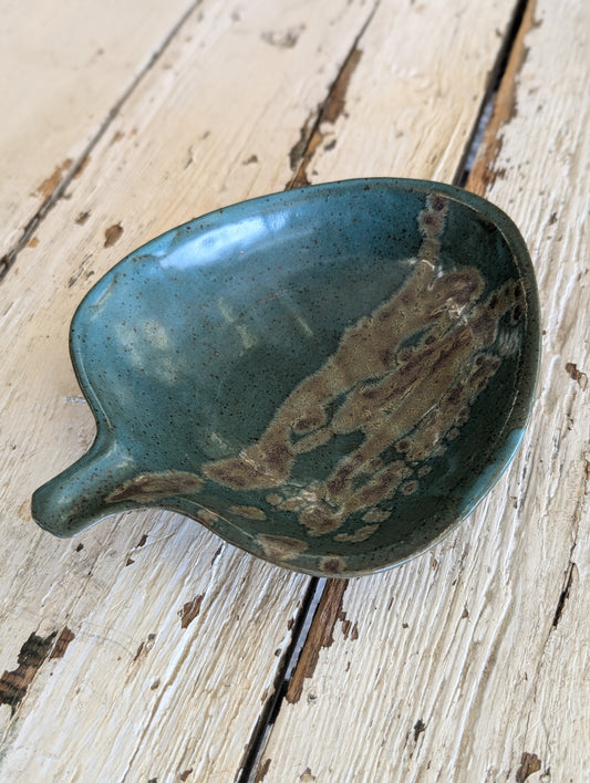 Pottery catch all leaf