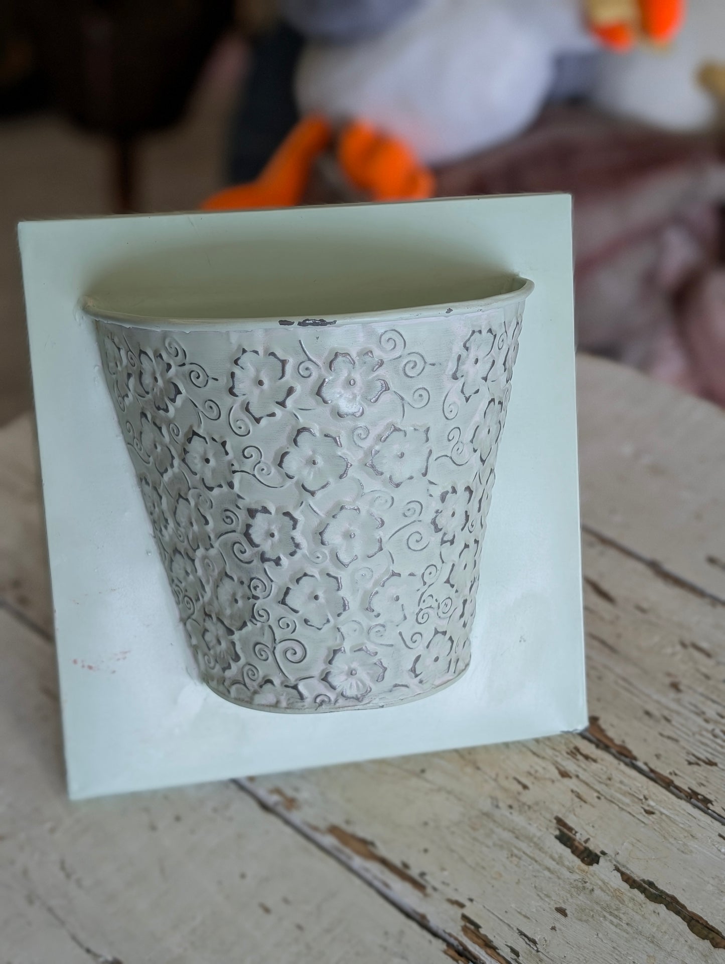 Metal wall hanging pot