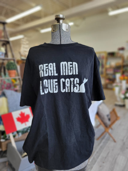 "Real Men Love Cats" T-Shirt