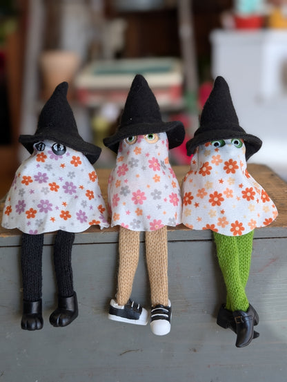 Boo Shelf Sitter