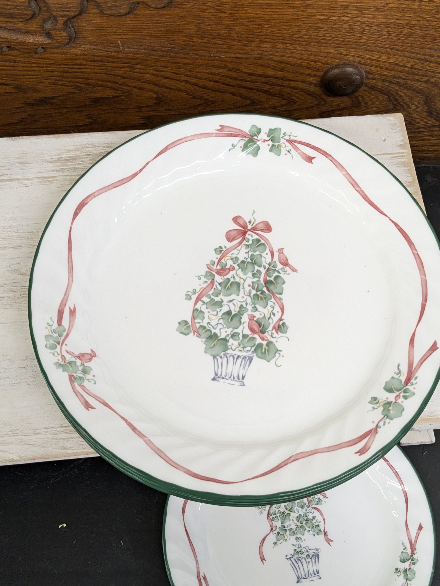 Callaway Ivy Set of plates 8 pc.