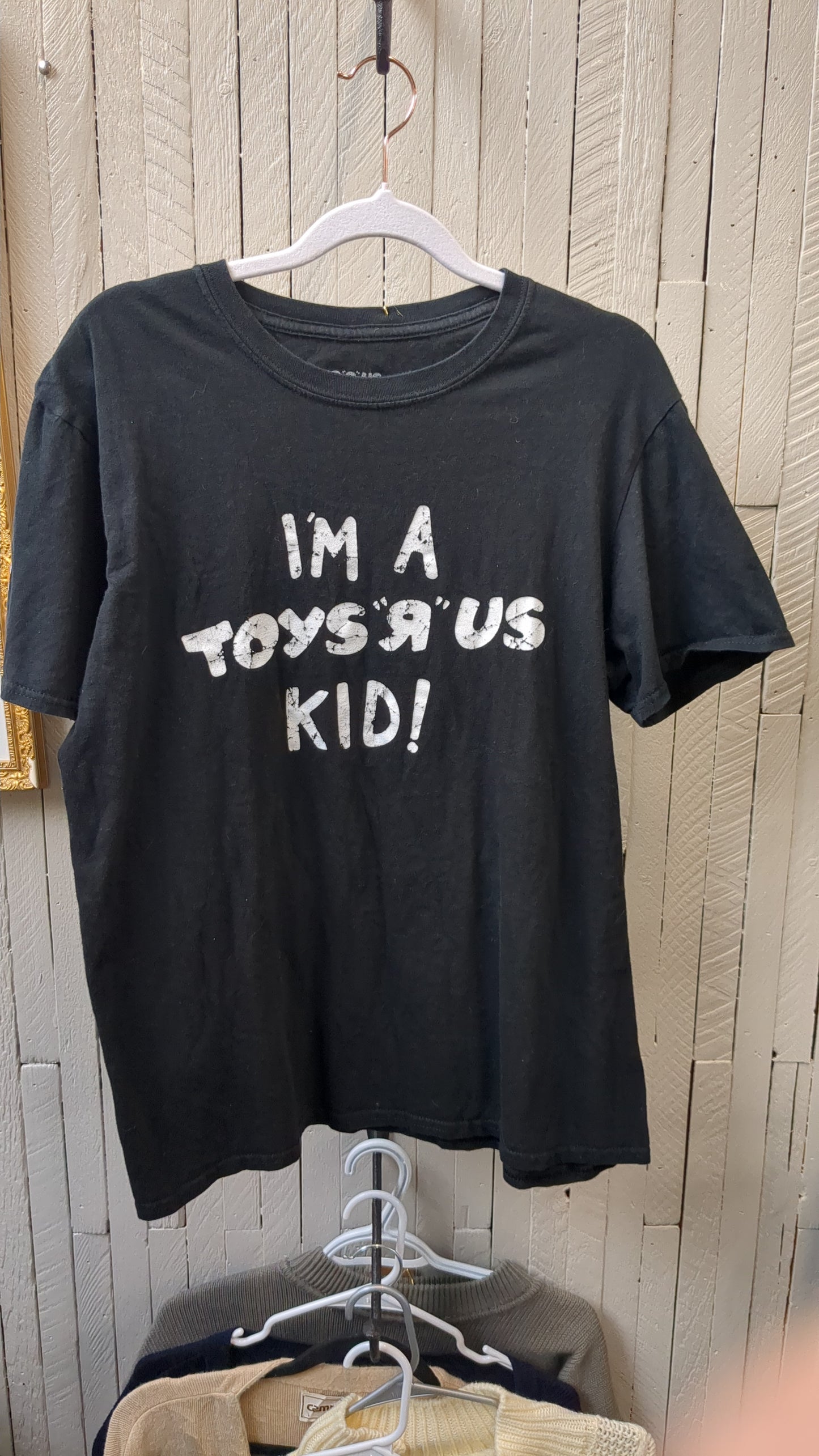 Toys R Us Kid T-Shirt (Size M)