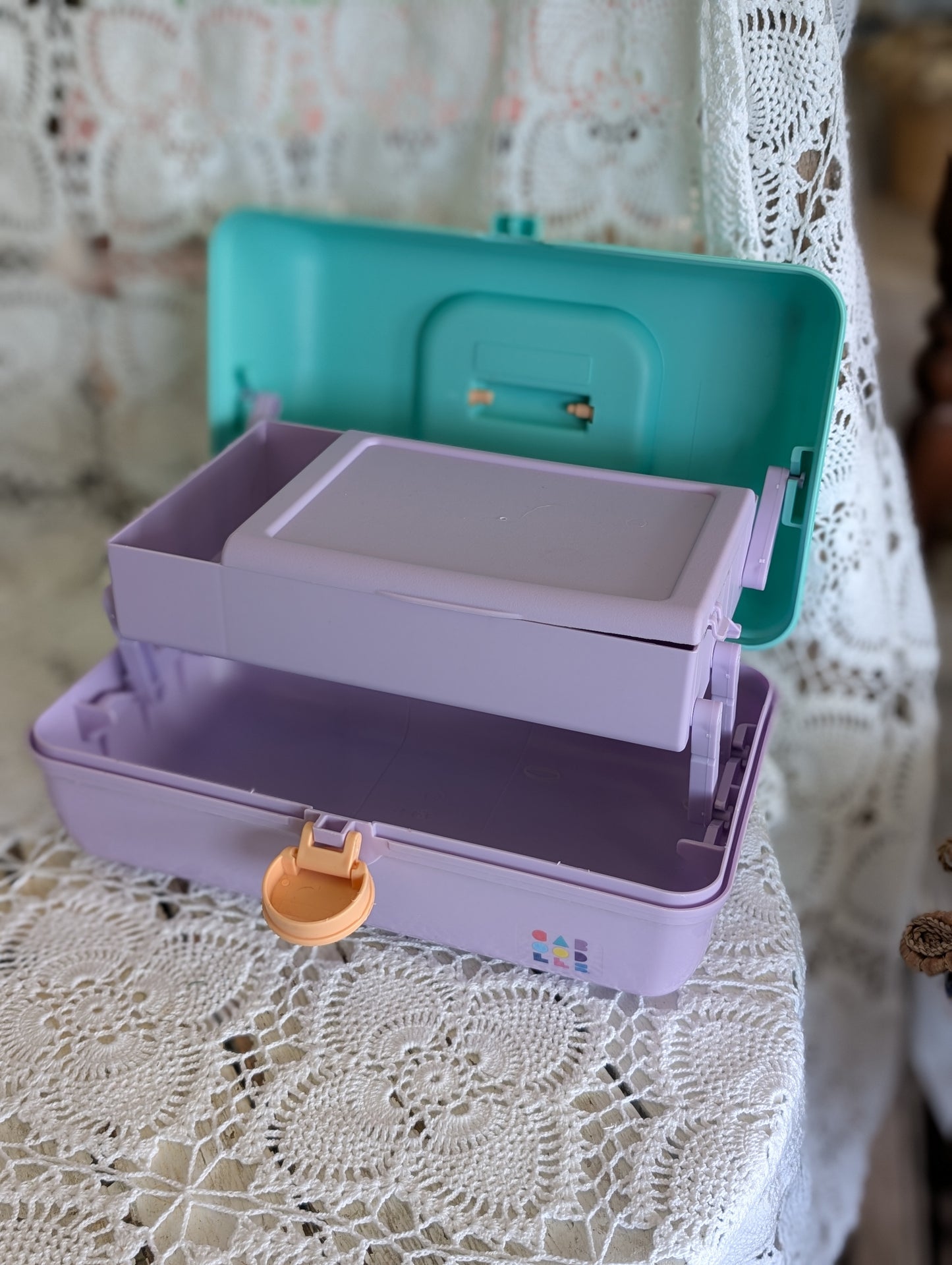 Cadoodles makeup container