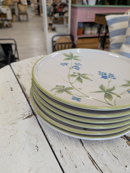 Noritake dinner plates qty 6