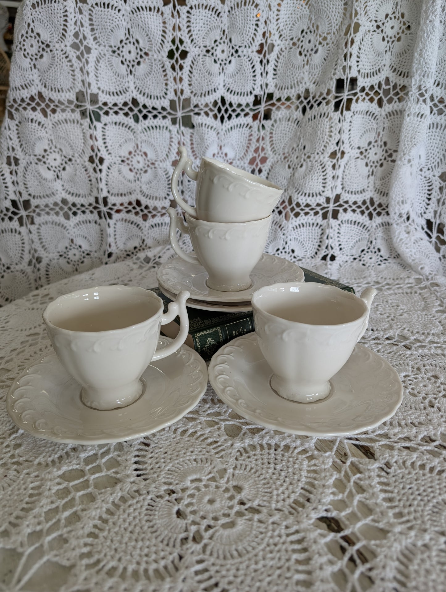 Set of 4 teacups