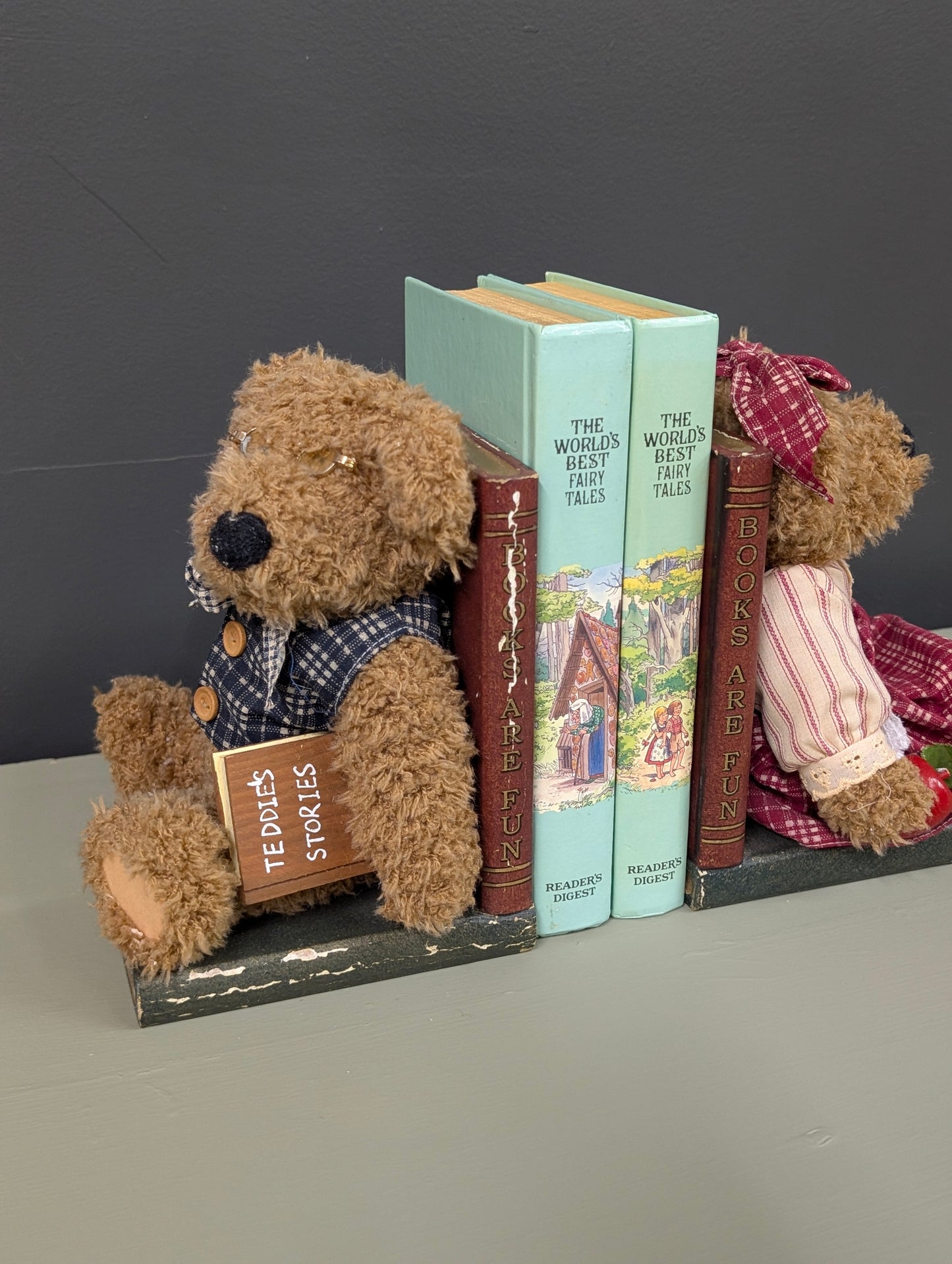 Bear bookends