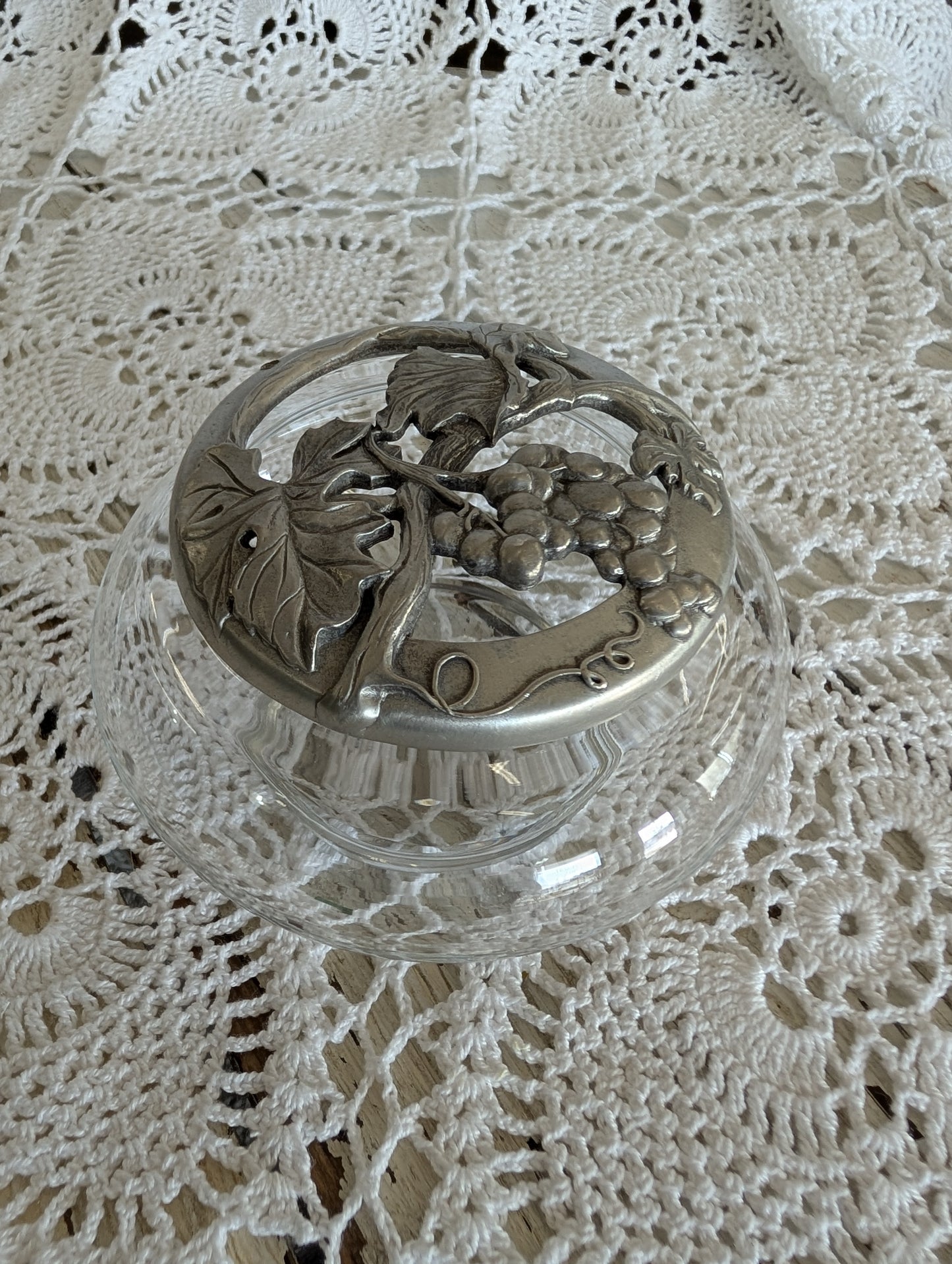 Grapevine potpourri container