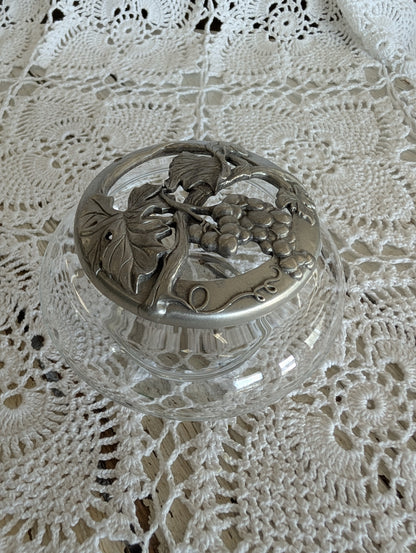 Grapevine potpourri container