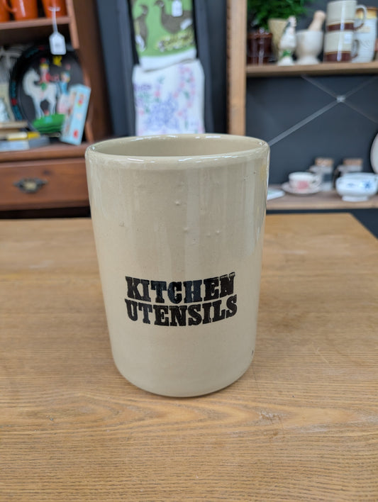 Kitchen utencil container