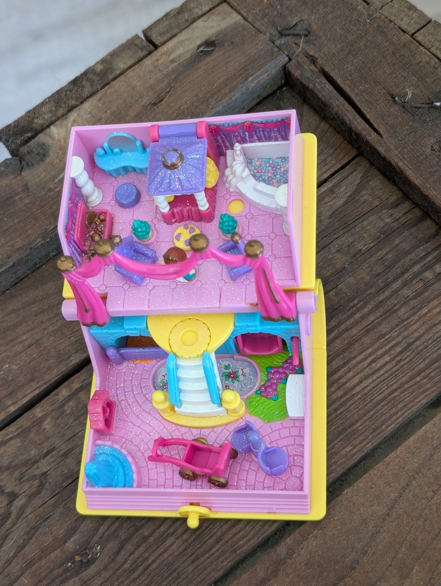 Princess Palace Storybook Polly Pocket