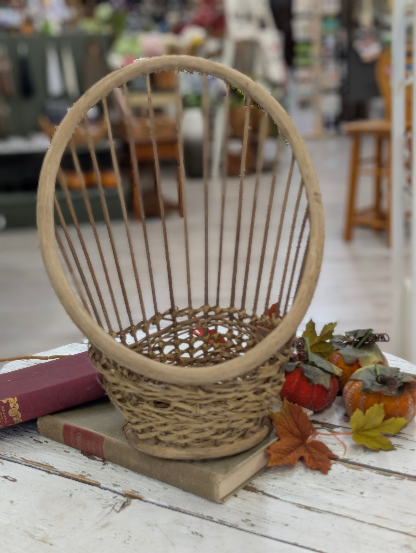 Wall basket