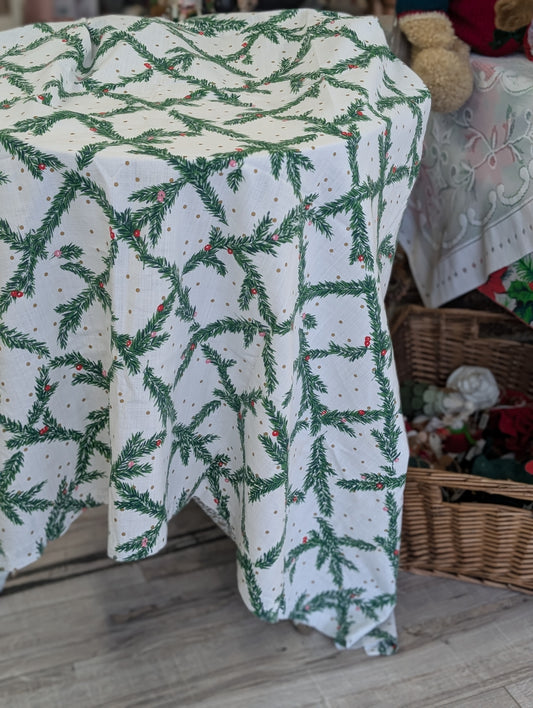 Holiday linens