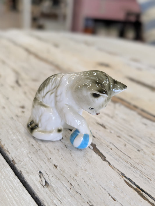 Ceramic kitten