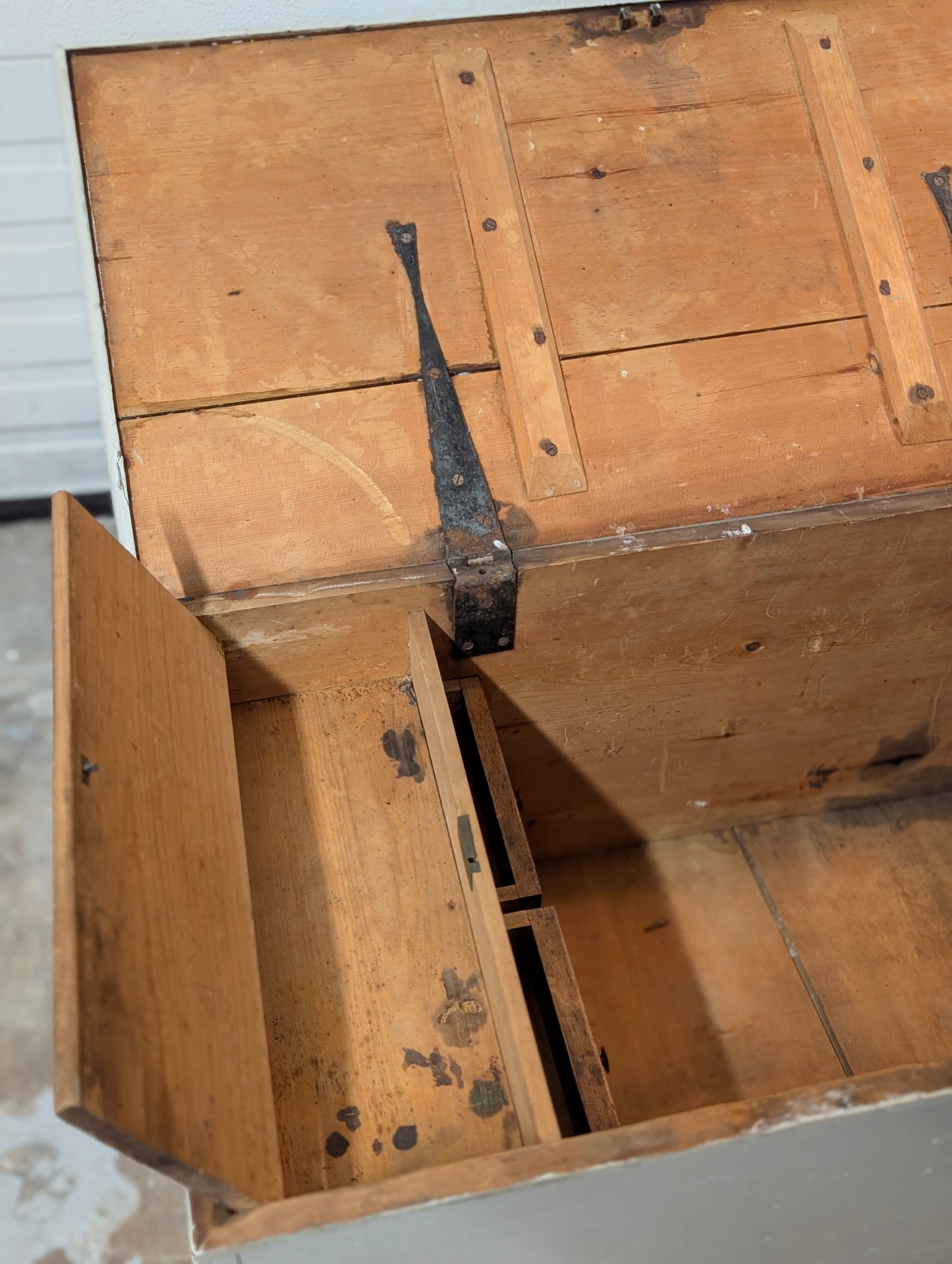 Pine painted blanket box