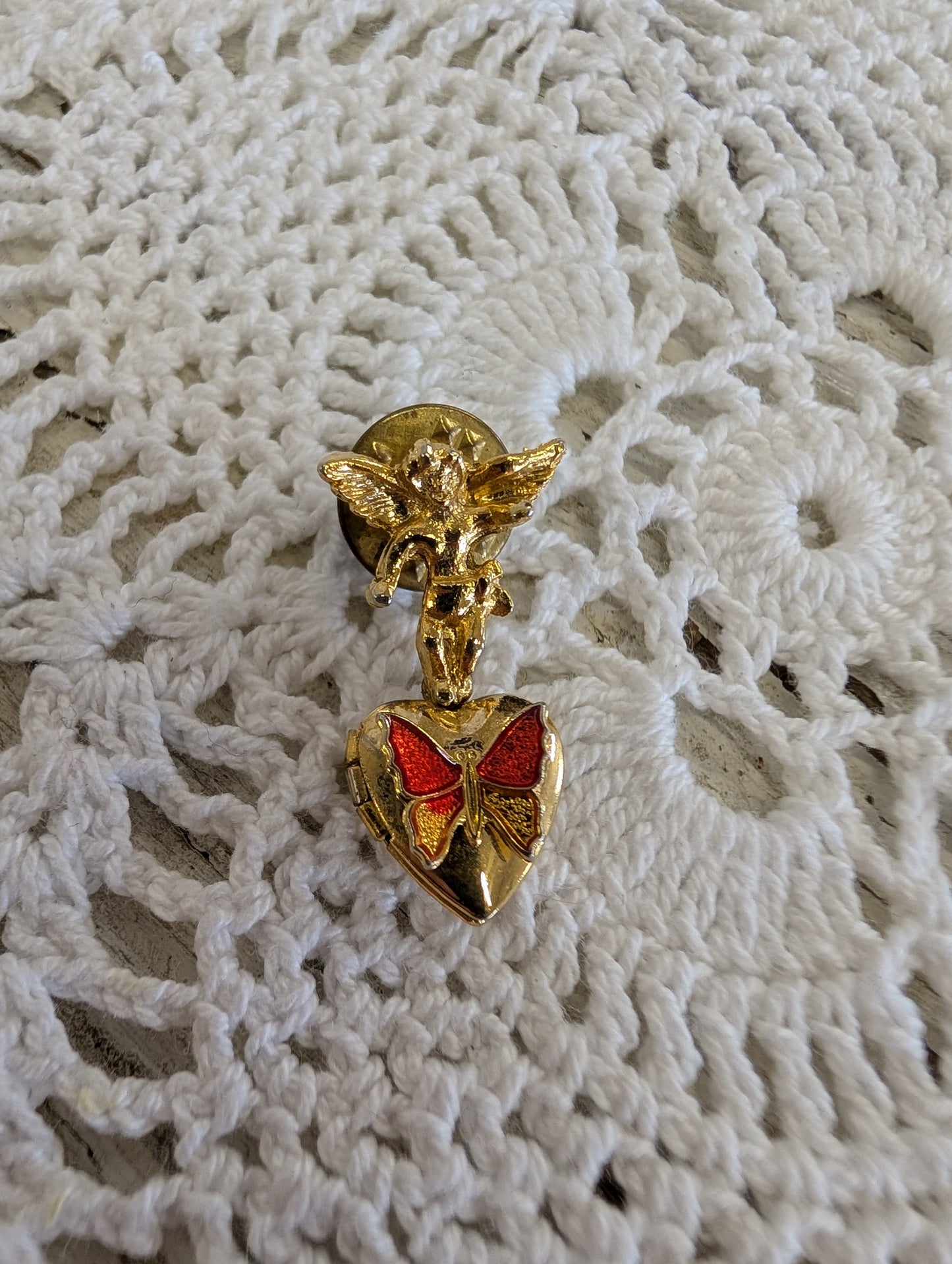 Broach locket