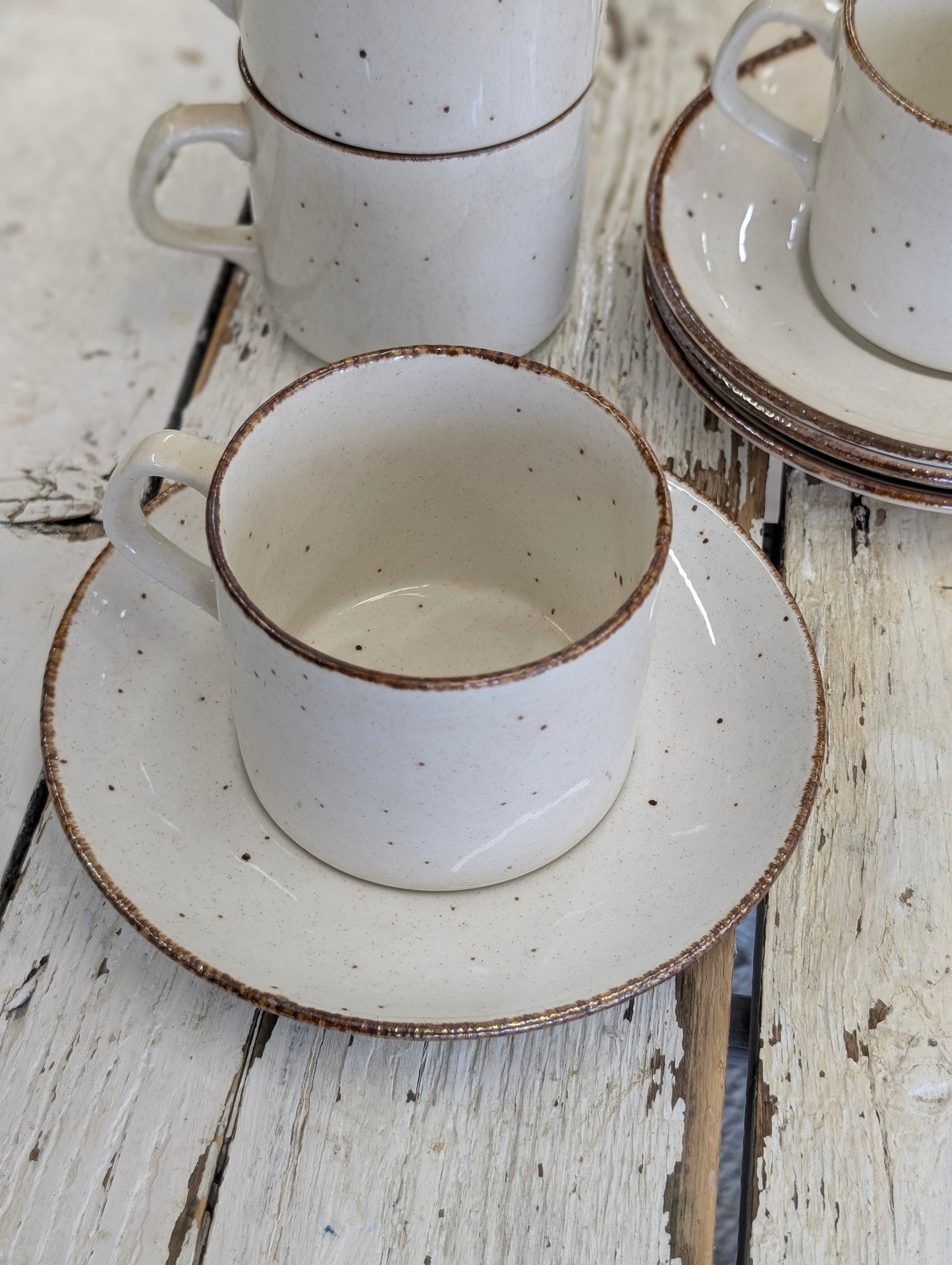 J&G Meakin Lifestyle dinnerware
