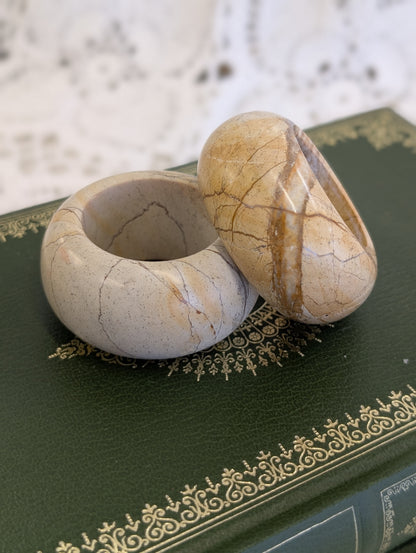 Set of alabaster napkin rings in