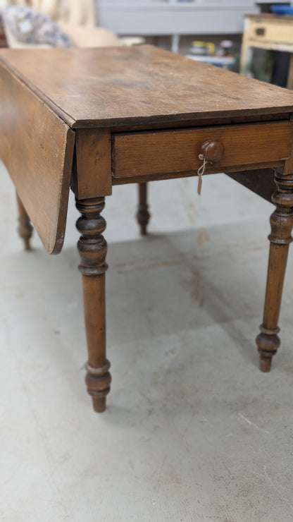 Drop leaf table