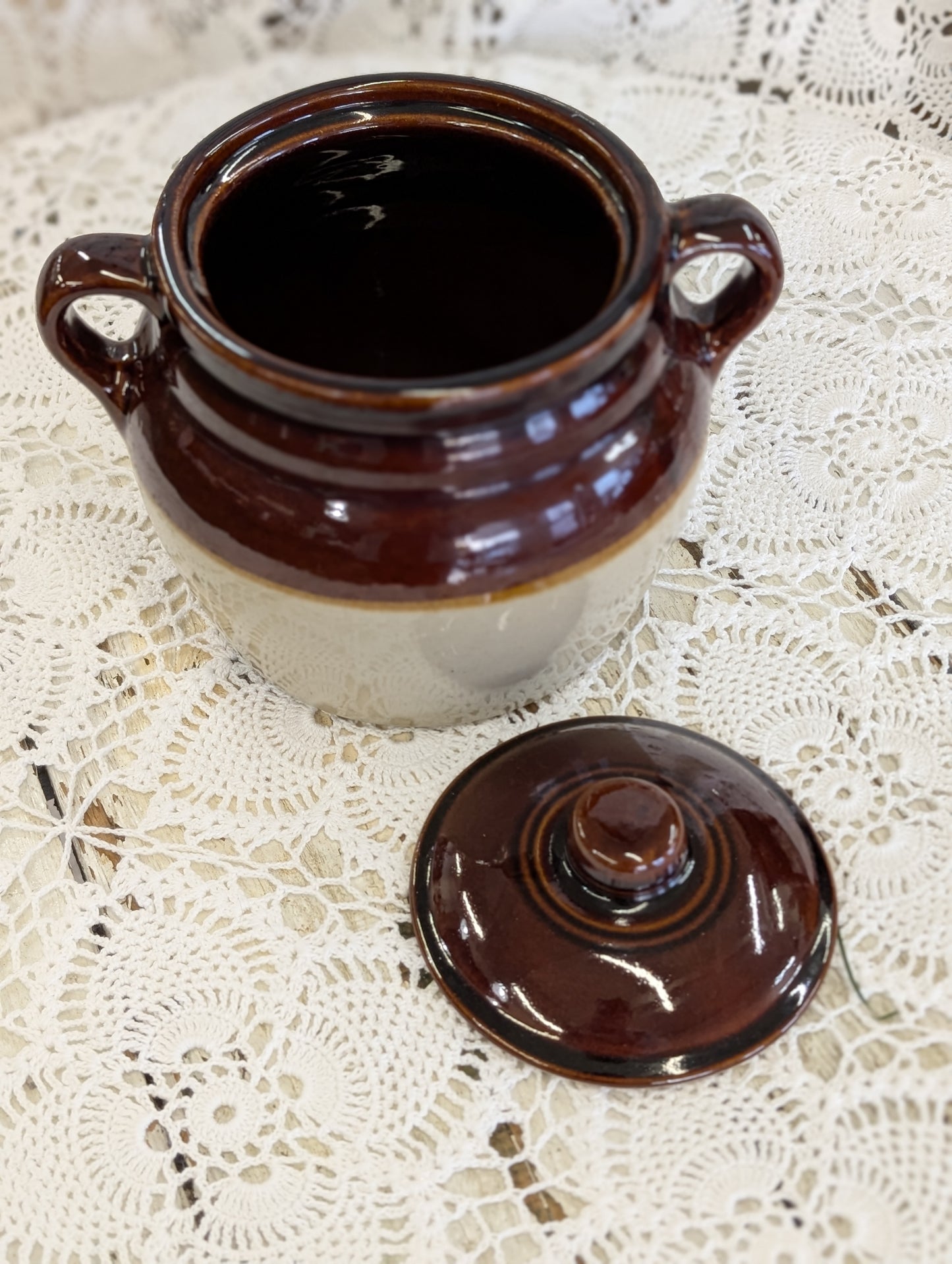 Monmouth Maple Leaf stoneware bean pot with lid