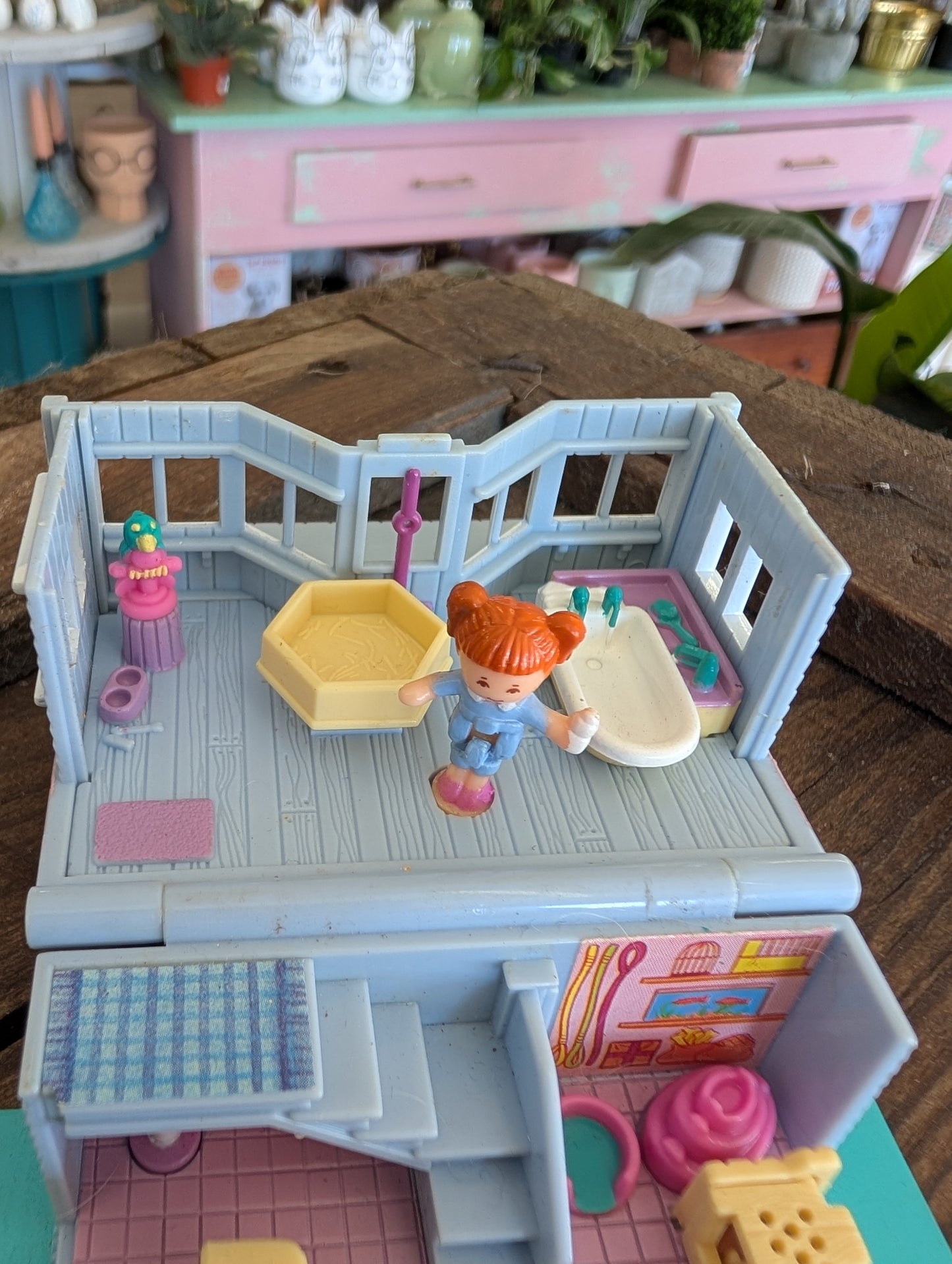 Polly Pocket Pet Shop building