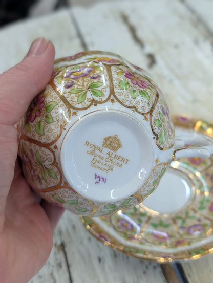 Prince Albert court teacup