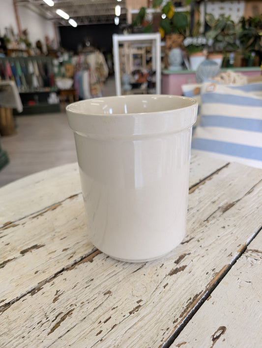 Kitchen utensil container