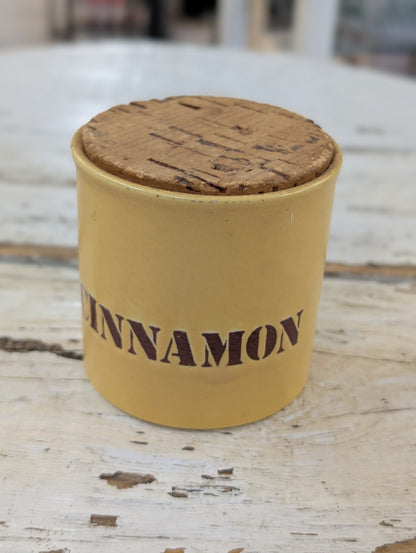 Cinnamon container