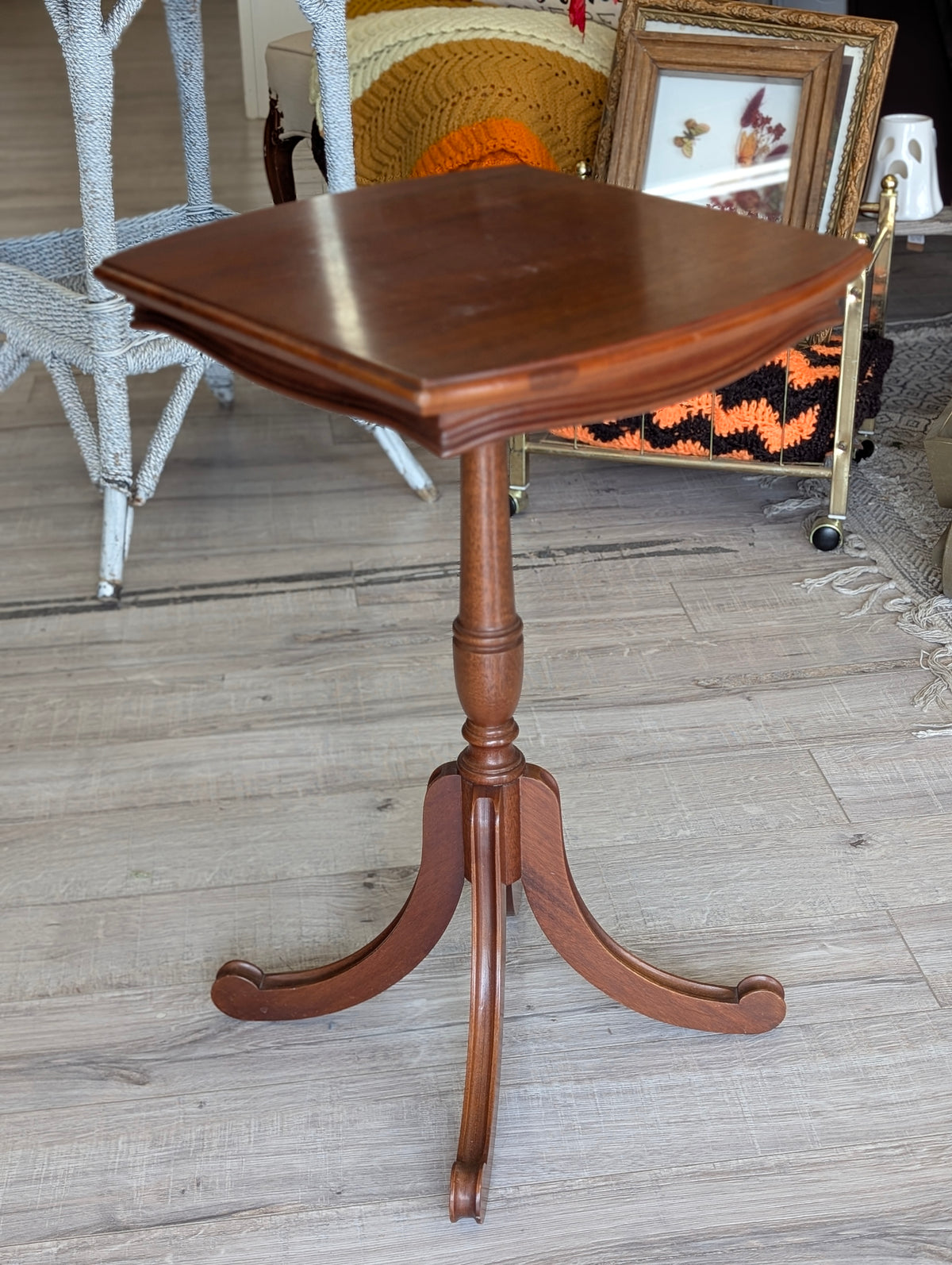 tripot table