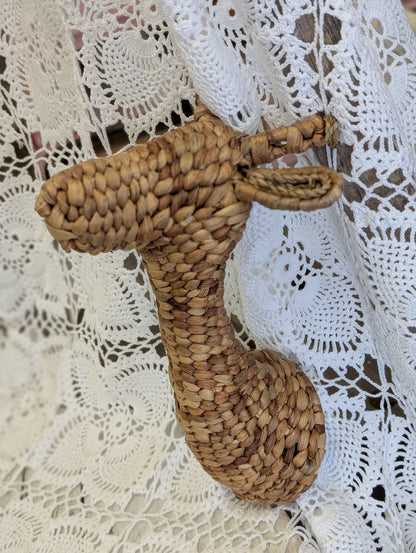 Whicker giraffe wal hanging decor