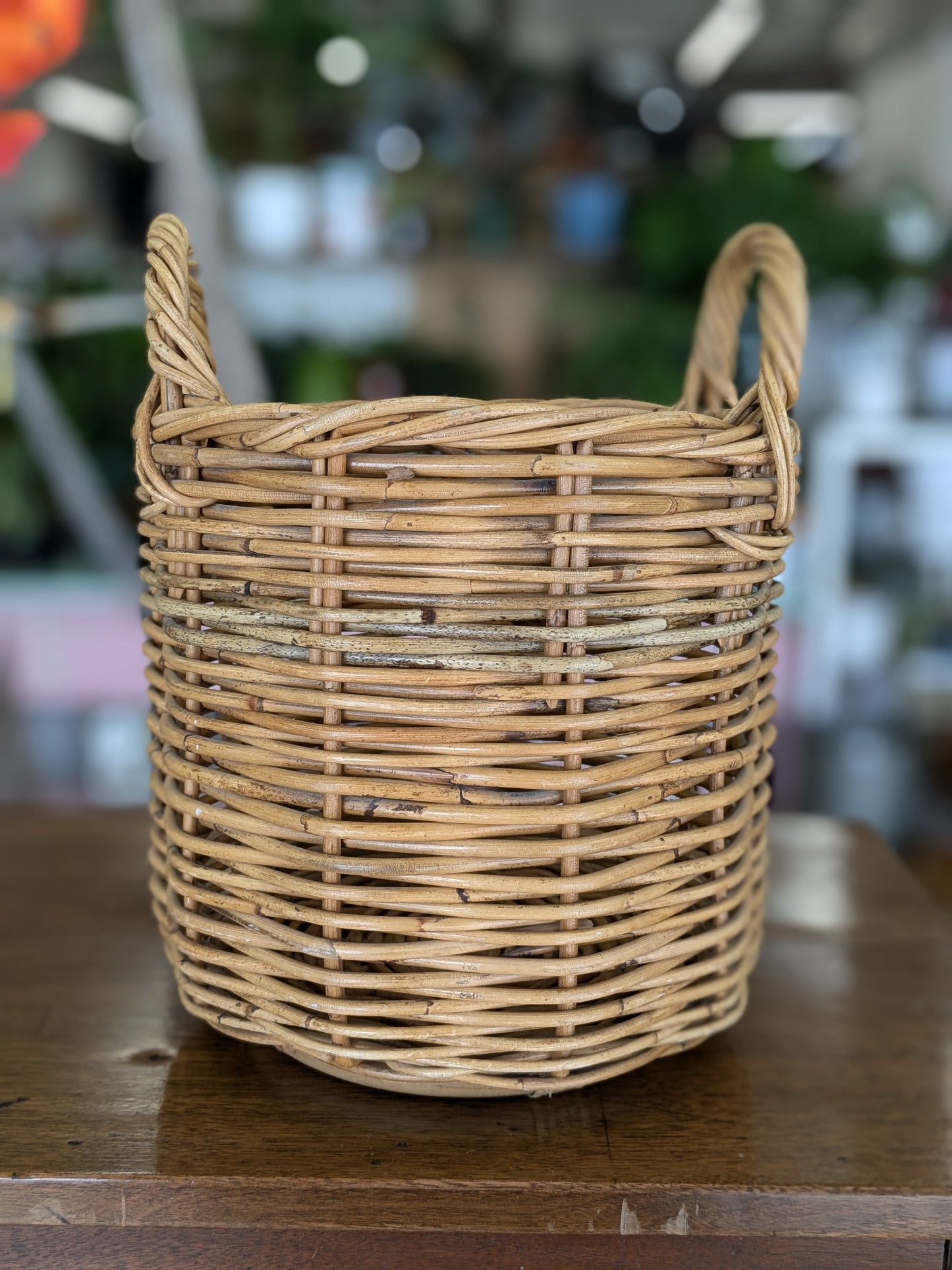 Circle basket with handle