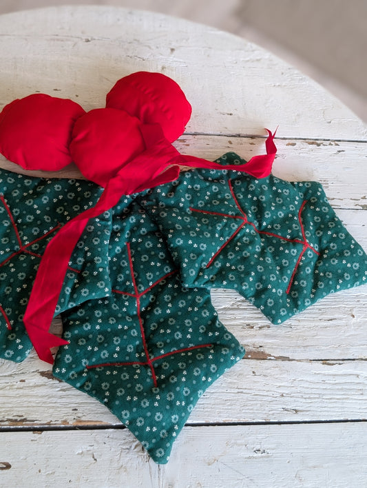 Set of 3 sewn holly leaves