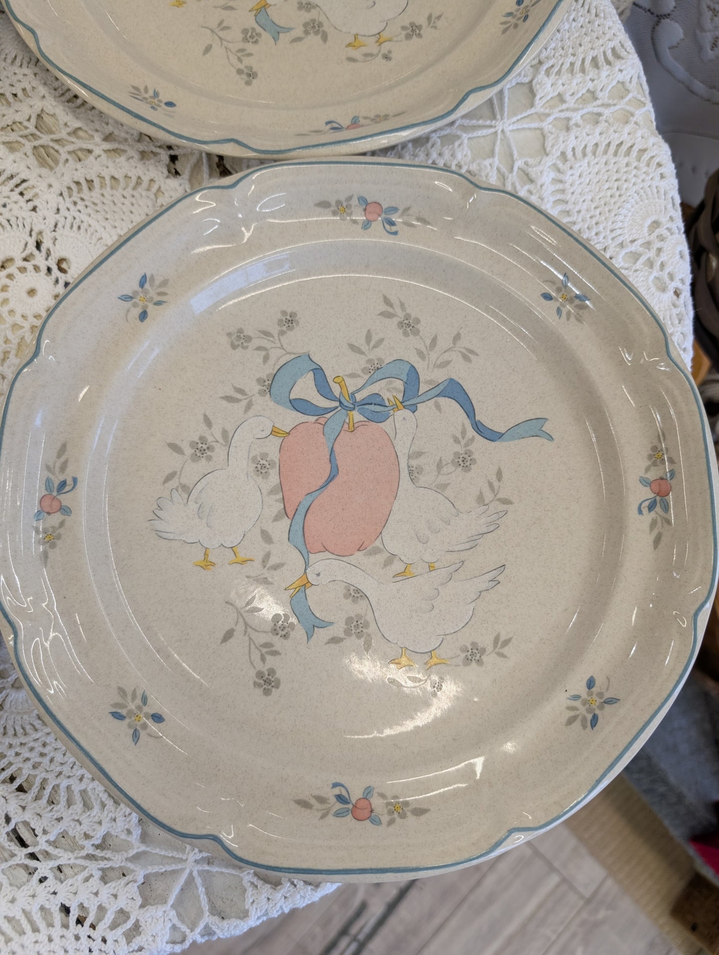 Marmalade pattern ceramic dinner plate with geese motif set of 4