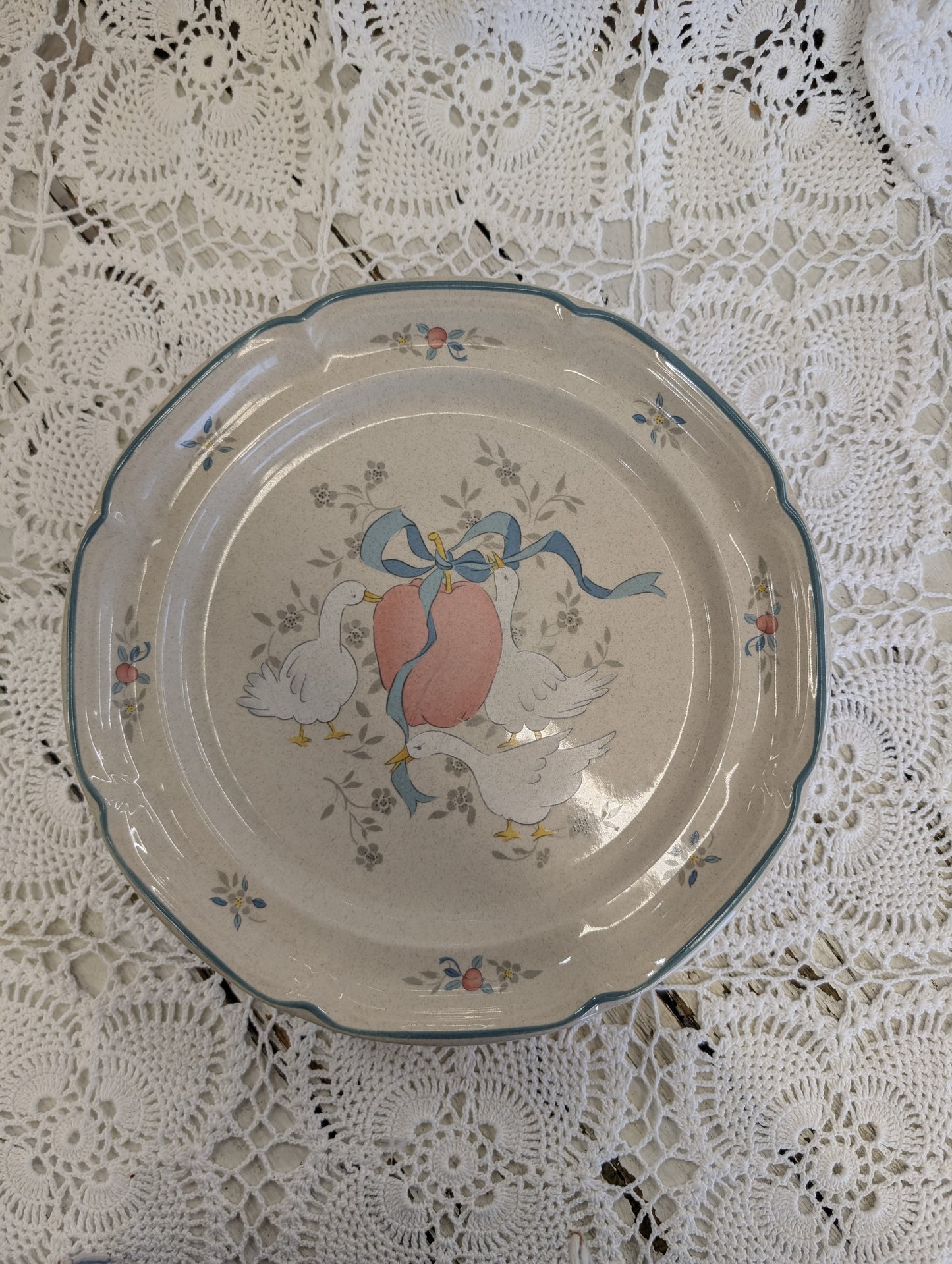 Marmalade pattern ceramic dinner plate with geese motif set of 4