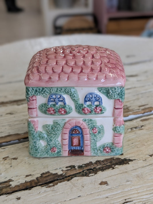 Cozy cottage salt and pepper