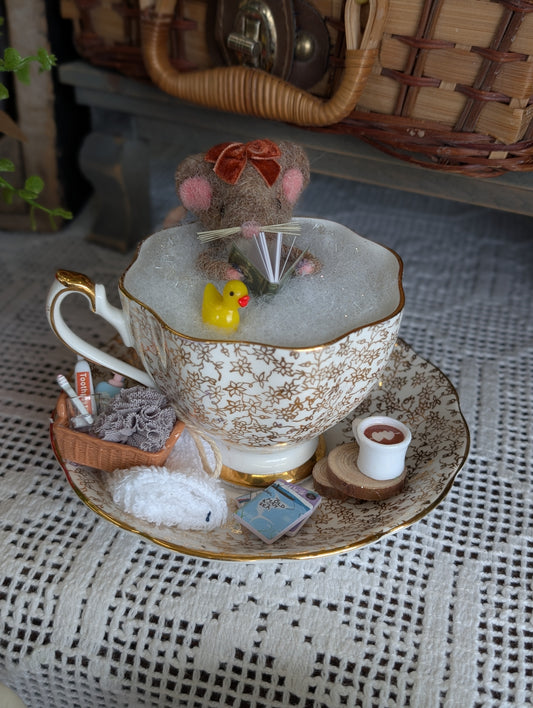 Mouse in teacup tub