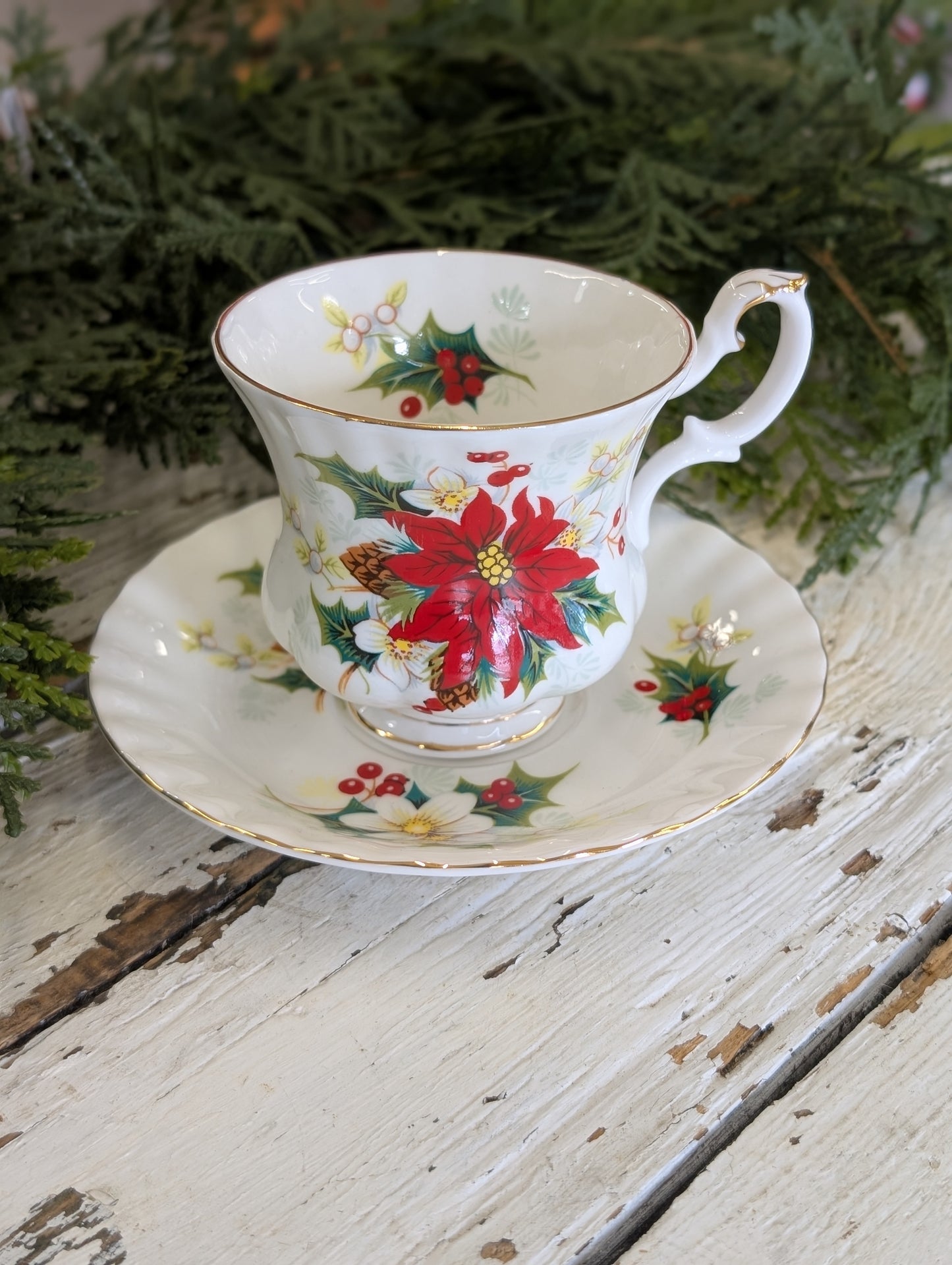Poinsettia teacup