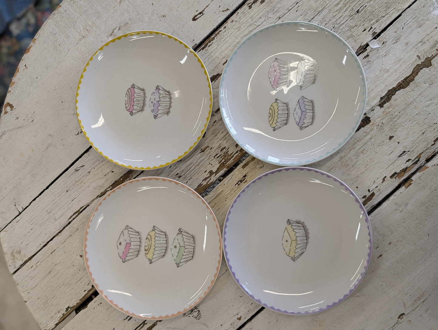 Set of 4 dessert plates