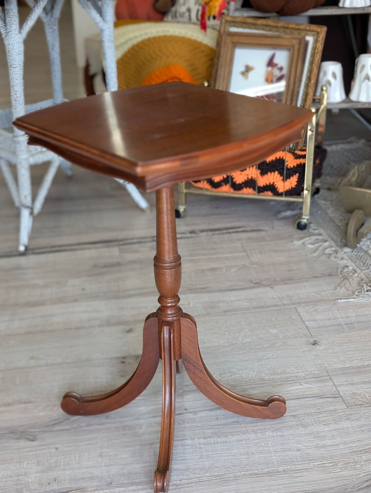 tripot table