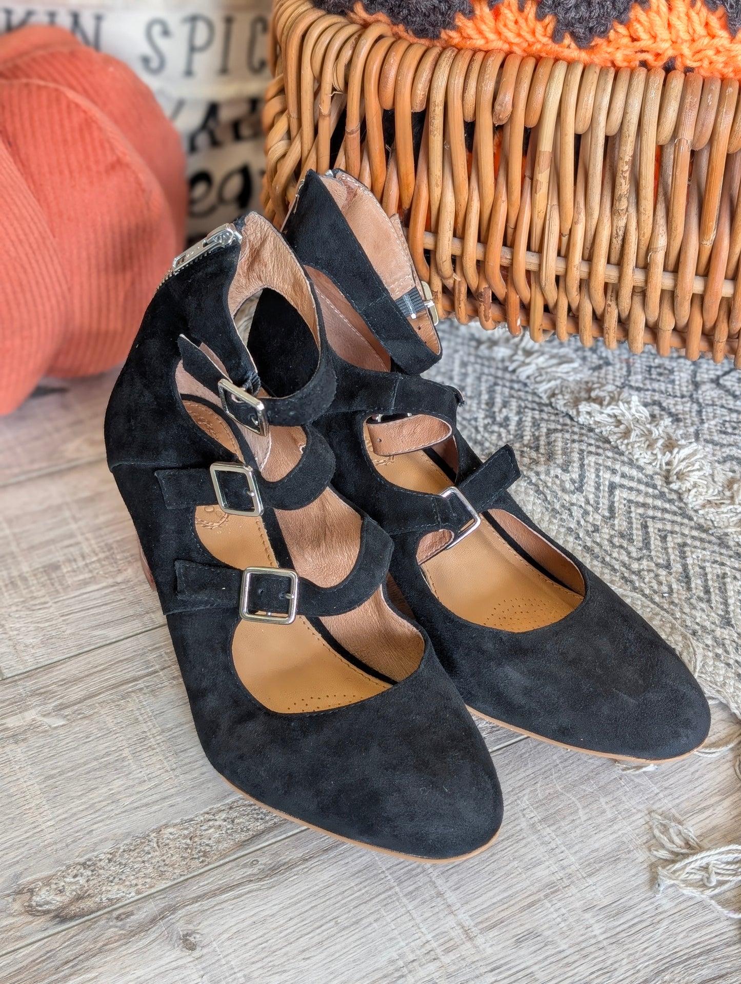 Black buckle shoes
