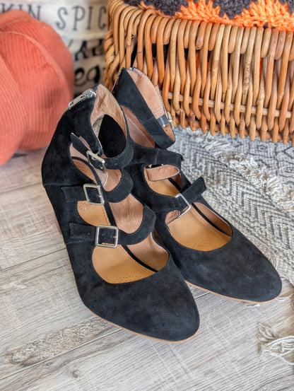 Black buckle shoes
